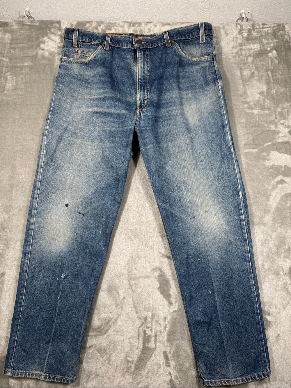 Vintage 96’ Levi's 553 Fits 38x31 Relaxed Tapered Leg Denim Jeans Distressed